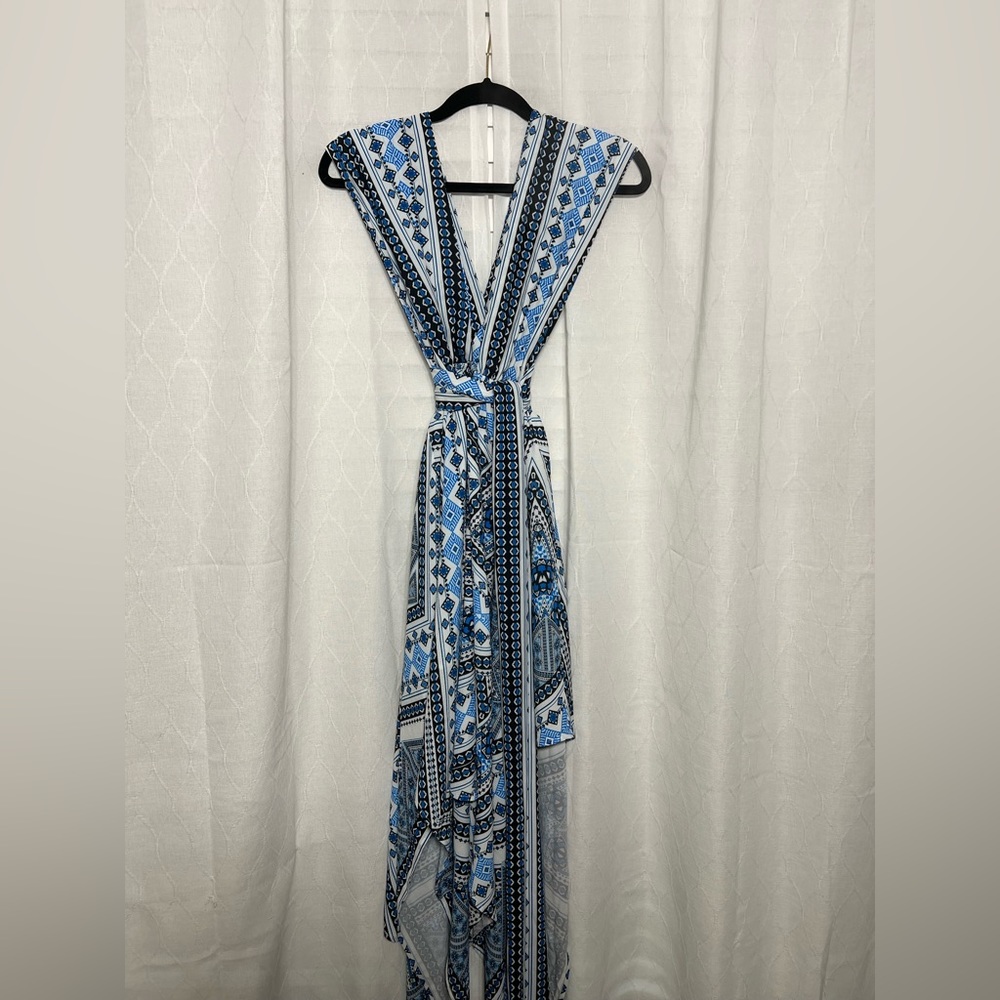 Never worn summer dress! Super cute with a pair of sandals or wedge heels 🔥